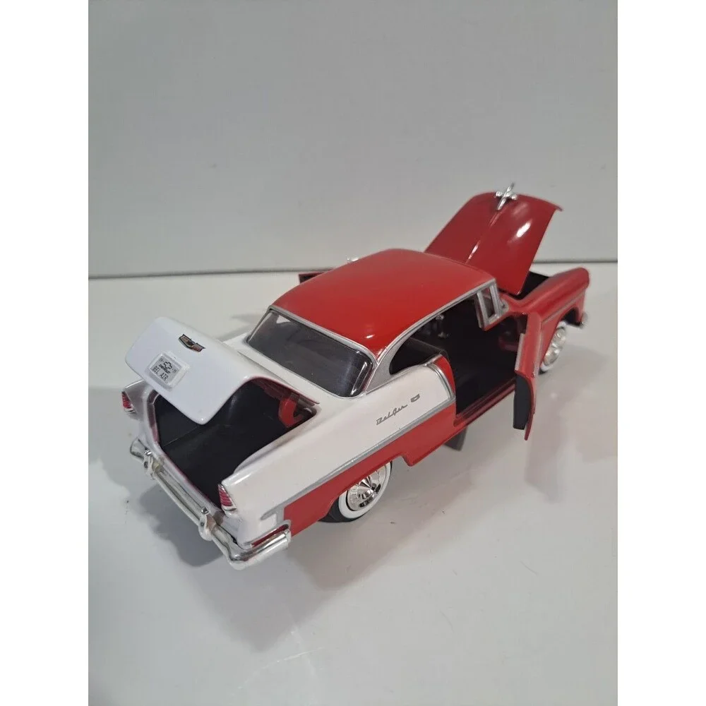 Motor Max 1:24 Die Cast 1955 Chevrolet Bel Air 2dr. Non Post